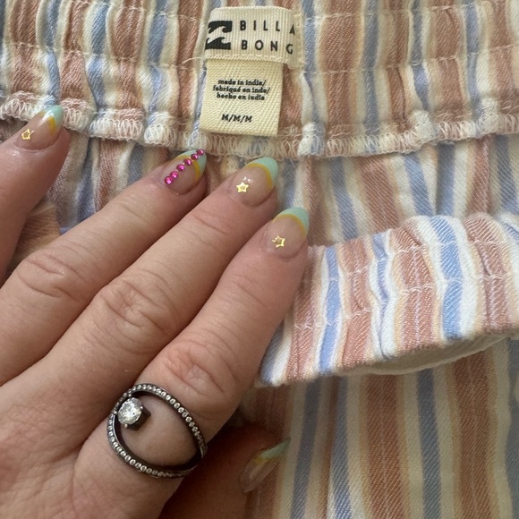 New Billabong Multi Striped Women's Shorts Size M - Picture 6 of 7